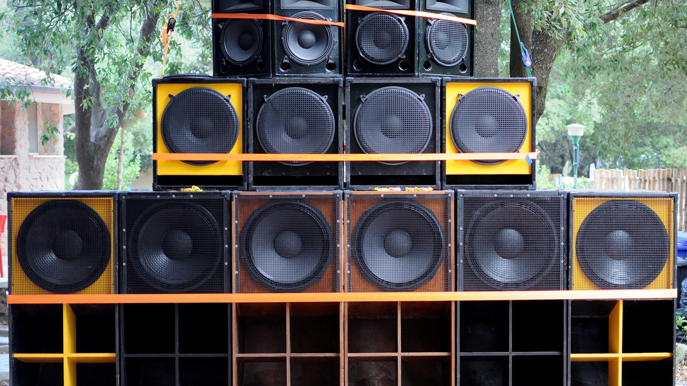 listen live radio player