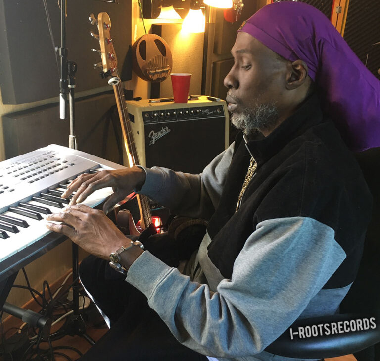 akaebeka-rolls-dub-album-announcement-photo2
